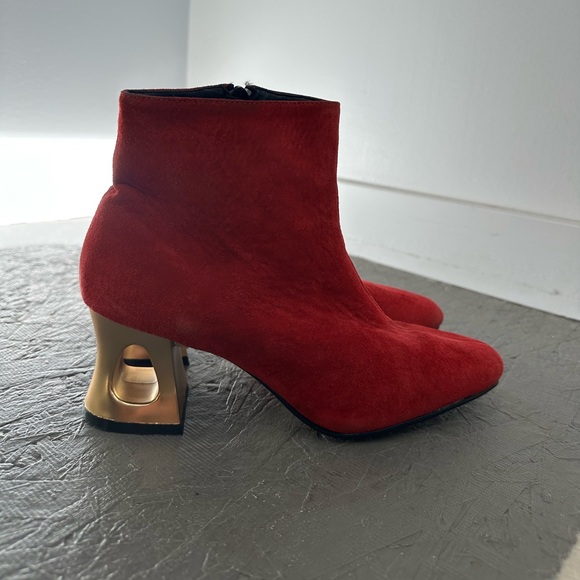 Vintage 80's Red Suede Leather Ankle Boots Gold Cut Out Block Heel Size 8 - Picture 3 of 15
